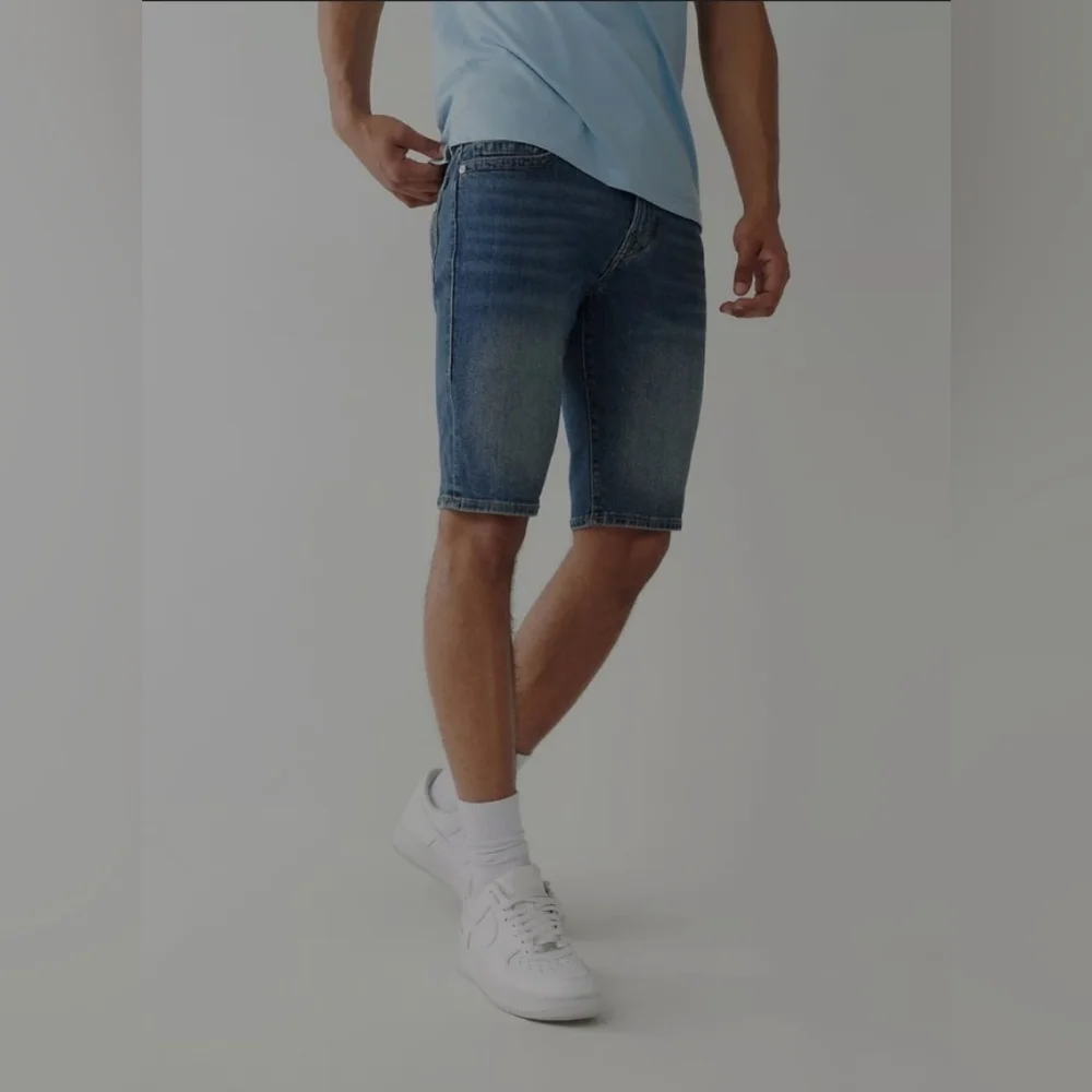 True Religion Men's Rocco Relaxed Skinny Jeans Shorts NWT Size-38